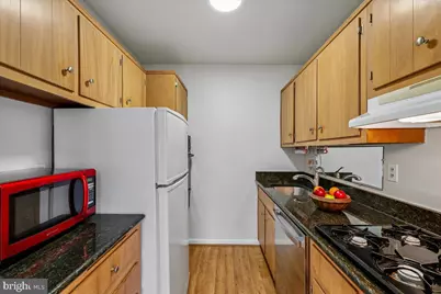 10401 Grosvenor Place #424, Rockville, MD 20852 - Photo 6