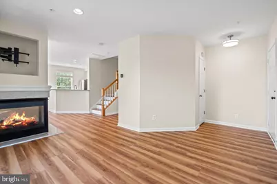 220 Fallsgrove Boulevard #3, Rockville, MD 20850 - Photo 2