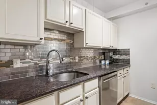 7111 Woodmont Ave, Bethesda, MD 20815 - Photo 8