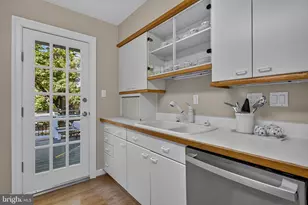 9906 Holmhurst Rd, Bethesda, MD 20817 - Photo 10