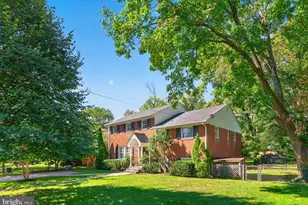 9906 Holmhurst Rd, Bethesda, MD 20817 - Photo 2