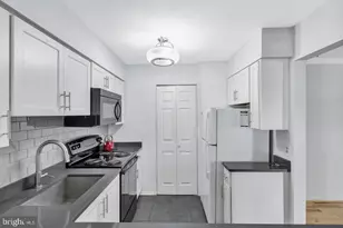 5716 Chapman Mill Dr, Rockville, MD 20852 - Photo 8