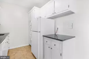 10401 Grosvenor Pl, Rockville, MD 20852 - Photo 8