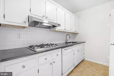 10401 Grosvenor Place #1428, Rockville, MD 20852 - Photo 6