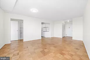 10401 Grosvenor Pl, Rockville, MD 20852 - Photo 4