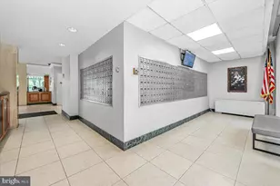 10401 Grosvenor Pl, Rockville, MD 20852 - Photo 18