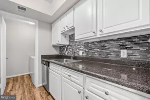 18302 Streamside Dr, Gaithersburg, MD 20879 - Photo 10