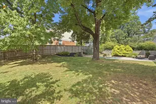 11200 Hunt Club Dr, Potomac, MD 20854 - Photo 38