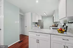 19904 Buhrstone Dr, Gaithersburg, MD 20886 - Photo 12