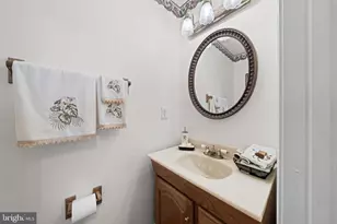 12521 Hawks Nest Ln, Germantown, MD 20876 - Photo 16