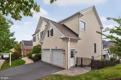 210 Long Trail Lane, Rockville, MD 20850 - Photo 4
