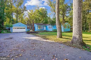 9804 Clover Ln, Rockville, MD 20854 - Photo 2
