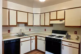 8137 Crabapple Ln, Gaithersburg, MD 20879 - Photo 2