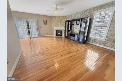 817 Royal Crescent, Rockville, MD 20850 - Photo 2