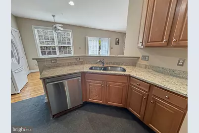 817 Royal Crescent, Rockville, MD 20850 - Photo 6