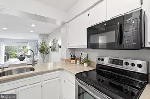 18250 Windsor Hill Dr, Olney, MD 20832 - Photo 10