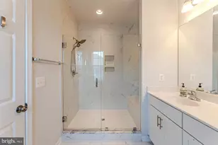 14301 Summit View Ln, Rockville, MD 20850 - Photo 32