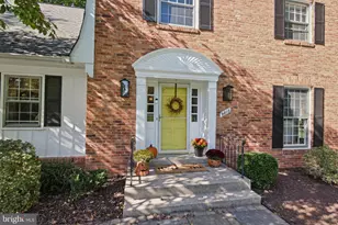 9813 Brookford Rd, Potomac, MD 20854 - Photo 4