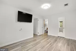 18328 Streamside Dr, Gaithersburg, MD 20879 - Photo 8