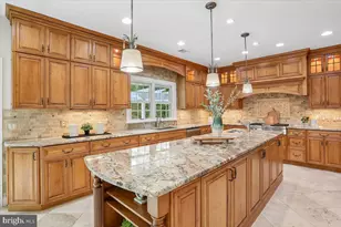 11612 Lake Potomac Dr, Potomac, MD 20854 - Photo 10