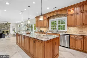 11612 Lake Potomac Dr, Potomac, MD 20854 - Photo 12