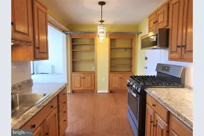 10201 Grosvenor Place #901, Rockville, MD 20852 - Photo 4