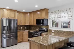 13105 Hallet Ct, Rockville, MD 20853 - Photo 4