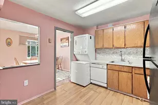 18816 Walkers Choice Rd, Montgomery Village, MD 20886 - Photo 10