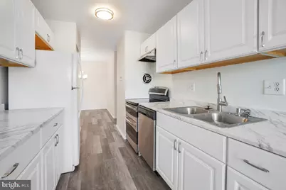454 Girard Street #373, Gaithersburg, MD 20877 - Photo 2