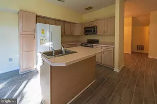 18076 Royal Bonnet Cir, Montgomery Village, MD 20886 - Photo 10