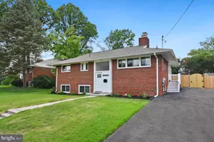 10228 Farnham Dr, Bethesda, MD 20814 - Photo 2