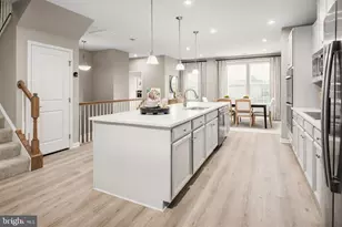 190 Lawndale Dr, Bowie, MD 20716 - Photo 4