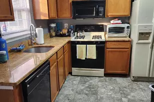 6204 E Hil Mar Cir, District Heights, MD 20747 - Photo 2