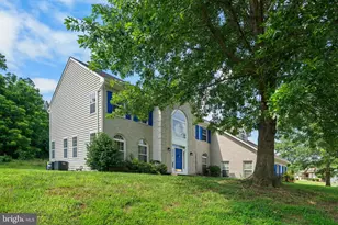 11310 Strawberry Glenn Ln, Glenn Dale, MD 20769 - Photo 2