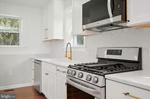 4100 Underwood St, University Park, MD 20782 - Photo 18
