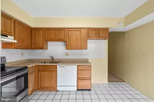 7651 E Arbory Ct, Laurel, MD 20707 - Photo 4