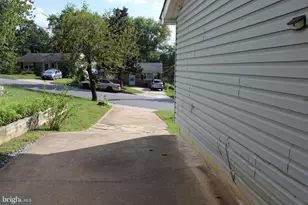 5702 Goucher Dr, College Park, MD 20740 - Photo 20