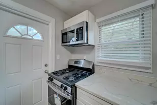 8001 Barlowe Rd, Landover, MD 20785 - Photo 14