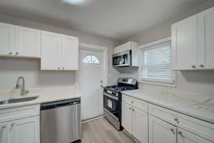 8001 Barlowe Rd, Landover, MD 20785 - Photo 12