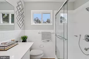 423 St Margarets Dr, Capitol Heights, MD 20743 - Photo 2