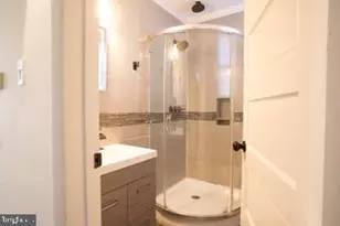 2429 Green Valley Dr, Suitland, MD 20746 - Photo 6