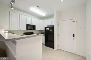 2801 Forest Run Dr, District Heights, MD 20747 - Photo 10