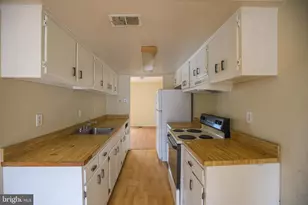 9002 Continental Pl, Landover, MD 20785 - Photo 4