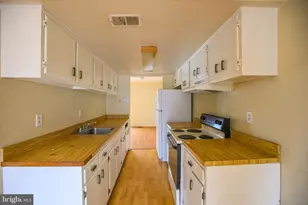 9002 Continental Pl, Landover, MD 20785 - Photo 4