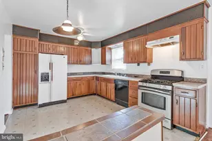 17 Thurston Dr, Upper Marlboro, MD 20774 - Photo 2