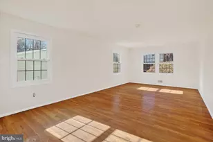 5409 Woodland Ct, Oxon Hill, MD 20745 - Photo 2