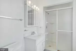 5409 Woodland Ct, Oxon Hill, MD 20745 - Photo 16