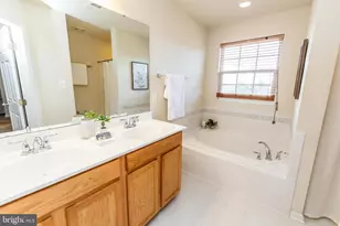 13400 Oaklands Manor Dr, Laurel, MD 20708 - Photo 26