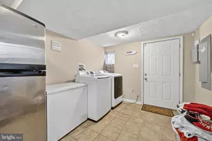 1910 Kent Village Dr, Hyattsville, MD 20785 - Photo 20