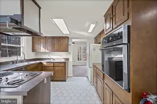 8604 Imperial Dr, Laurel, MD 20708 - Photo 10